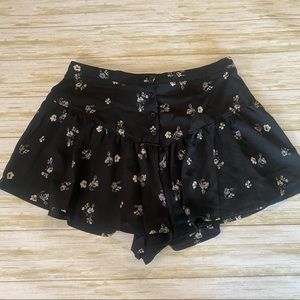 Francesca’s Flowy Floral Shorts XL